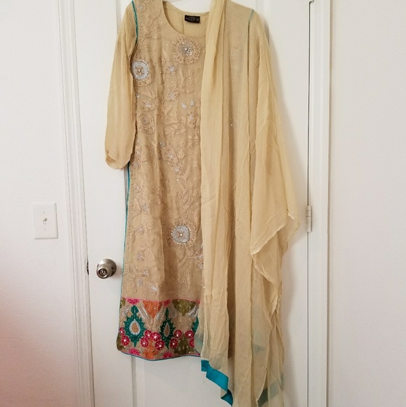 FINAL PRICE Pakistani embroidered fancy 3 pc chiffon suit - Picture 4 of 9